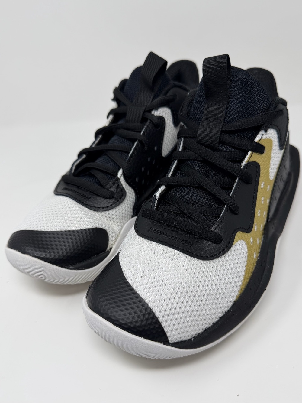 Under Armour Kids Black, White & Gold Sneakers Sz.5y